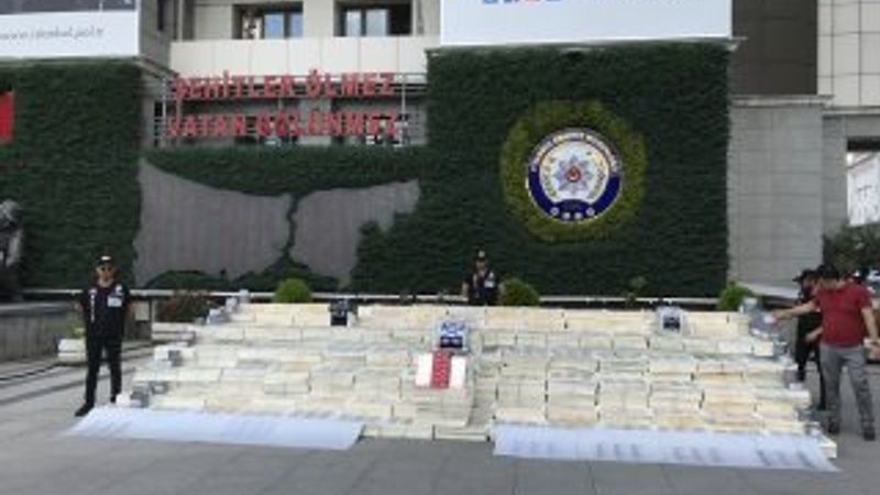 271 milyon 150 bin sahte Amerikan doları sergilendi