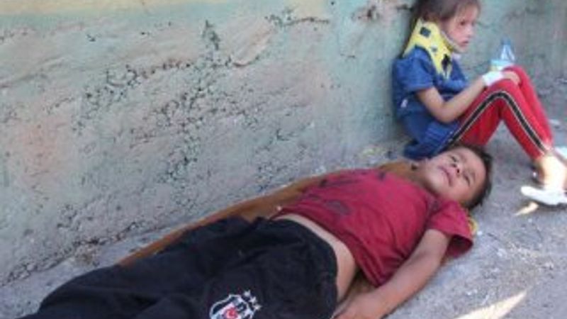 Şanlıurfa'da minibüs ile otomobil çarpıştı: 8 yaralı