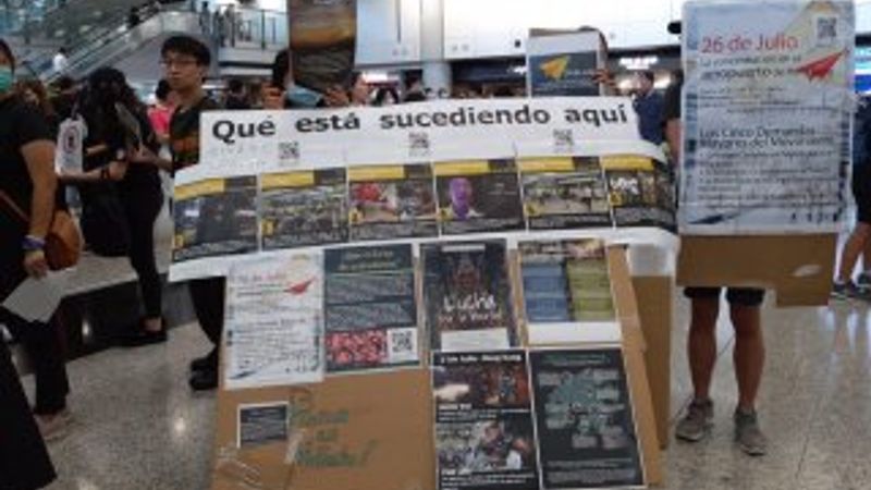 Hong Kong'da protestolar havaalanına sıçradı