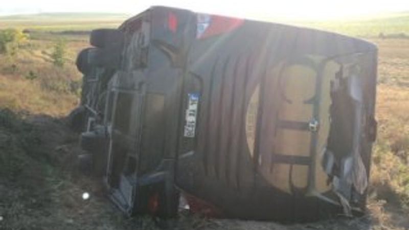 Eskişehir'de otobüs şarampole yuvarlandı: 13 yaralı