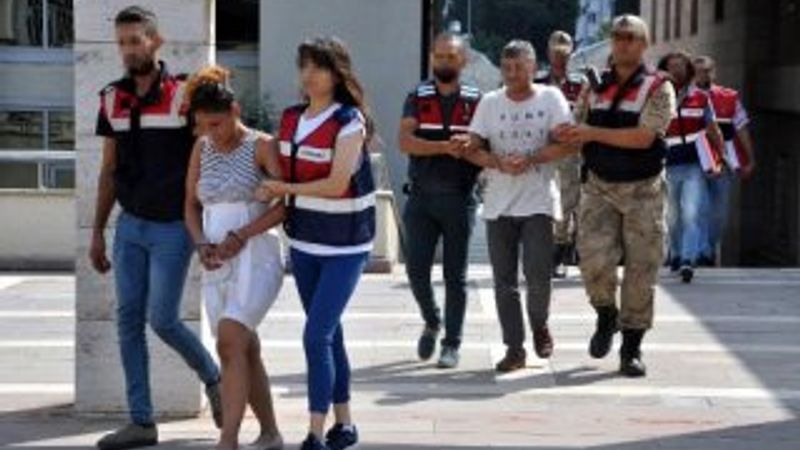 Okul önlerinde uyuşturucu satan 6 kişi tutuklandı