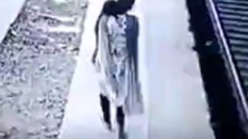 Hindistan'daki çocuk hırsızları kameraya yakalandı