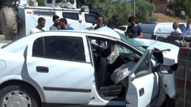 Aşırı hızlı araç makas attı: 1 ölü, 1 yaralı