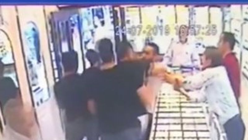 Ümraniye'de polisin kuyumcuya tepki çeken müdahalesi