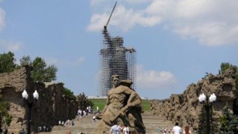 Rusların Anavatan Çağırıyor heykeli