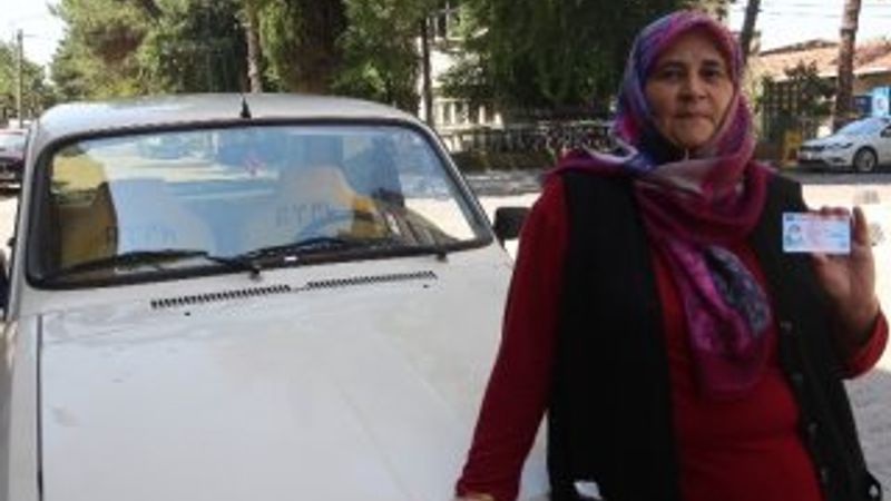 Balıkesir'de Dudu Teyze 64 yaşında ehliyet aldı
