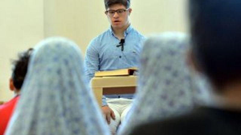 Mersin'deki Kumluk Cami'nin down sendromlu müezzini Musa
