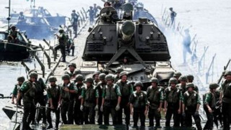 İran ile Rusya'dan Hürmüz'de ortak tatbikat