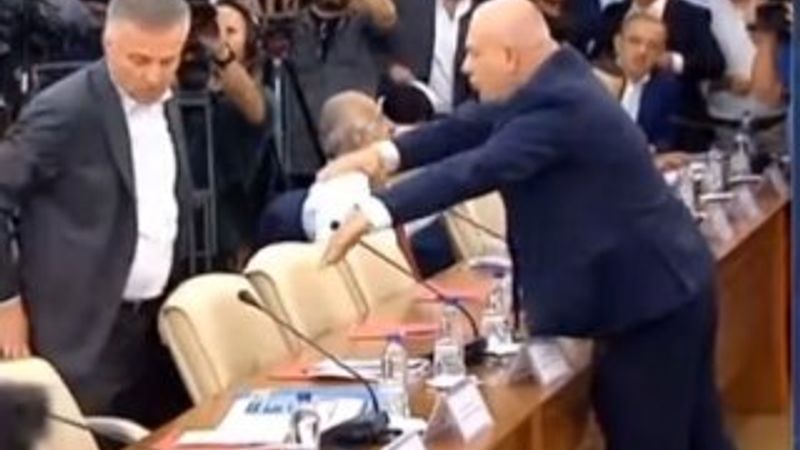 Sendikacılar zam istemek yerine tartıştı