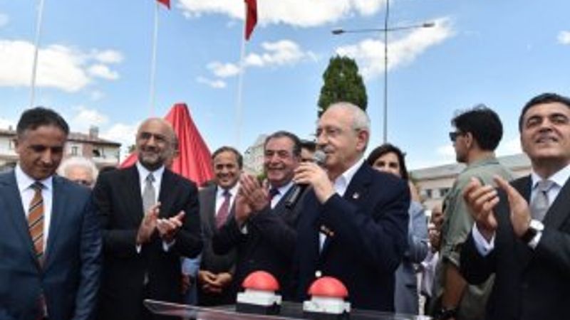 Kemal Kılıçdaroğlu heykel açtı