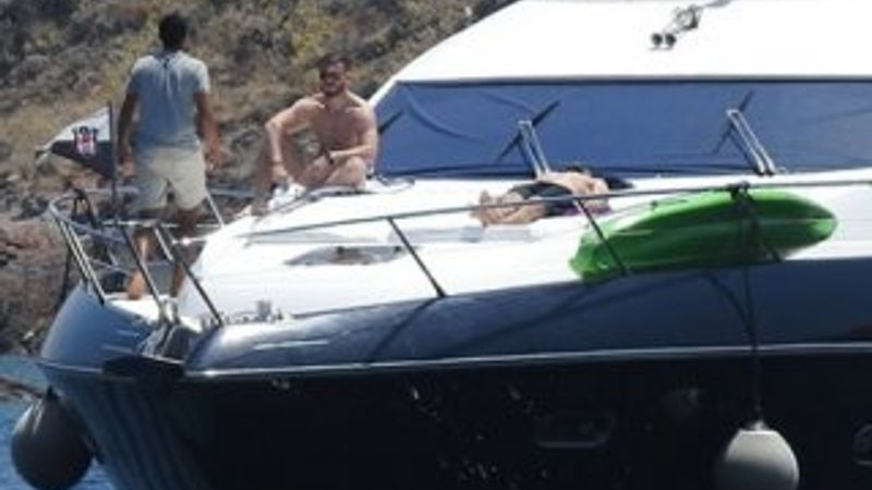 Kerem Bürsin'in omurgası kırıldı