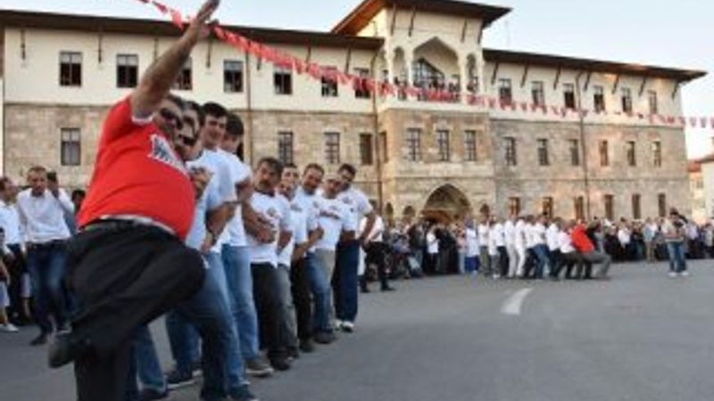 Sivaslılar, Gardaşlık Festivali'nde halaya durdu
