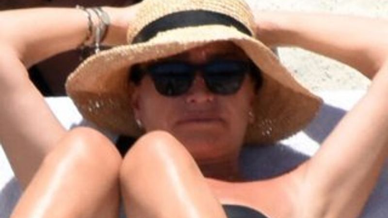 Demet Akbağ tatilde