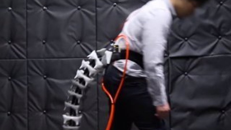 İnsana takılabilen robot kuyruk geliştirildi