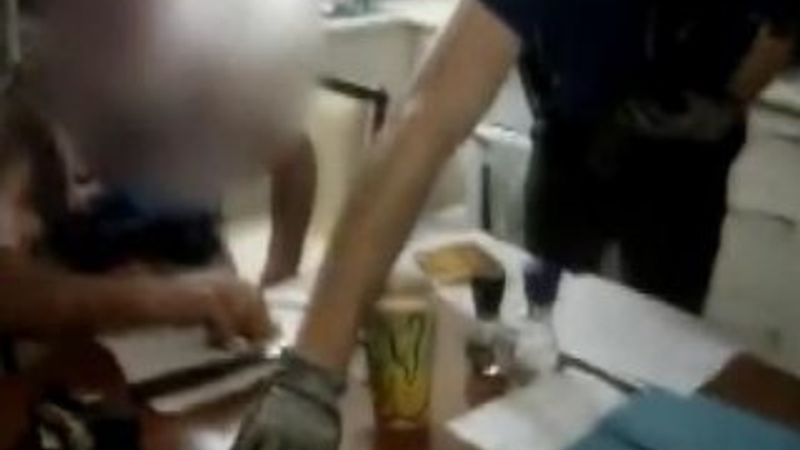 Avustralya’da operasyona aldırış etmeden kahvaltı yaptı