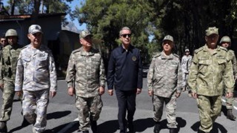 Komuta kademesi Kıbrıs'taki birlikleri denetledi