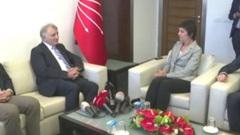 Siyasi partiler arasında bayramlaşma trafiği