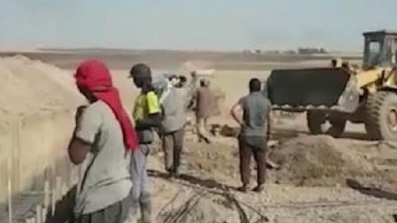 YPG'li teröristler siper kazmaya başladı