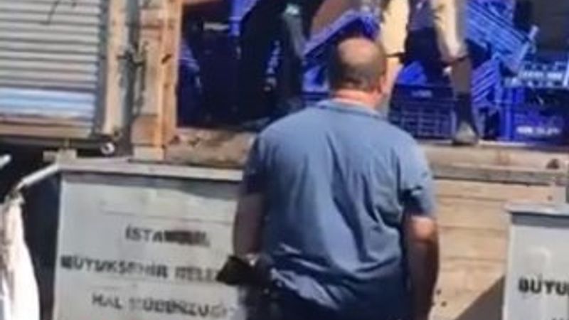 İstanbul'da hal pazarında çöpe atılan domatesler