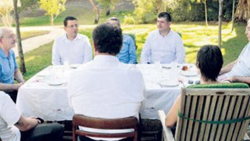 Kemal Kılıçdaroğlu'ndan Deniz Baykal'a ziyaret