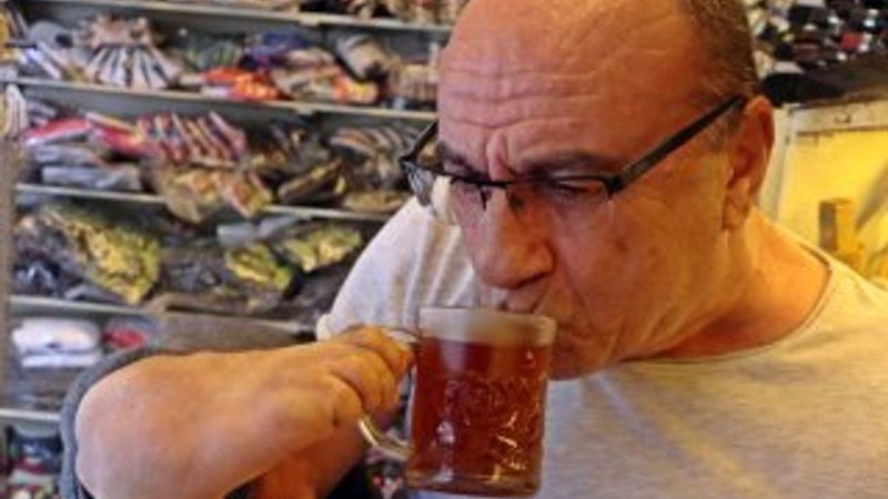 Ayaklarını el gibi kullanıyor