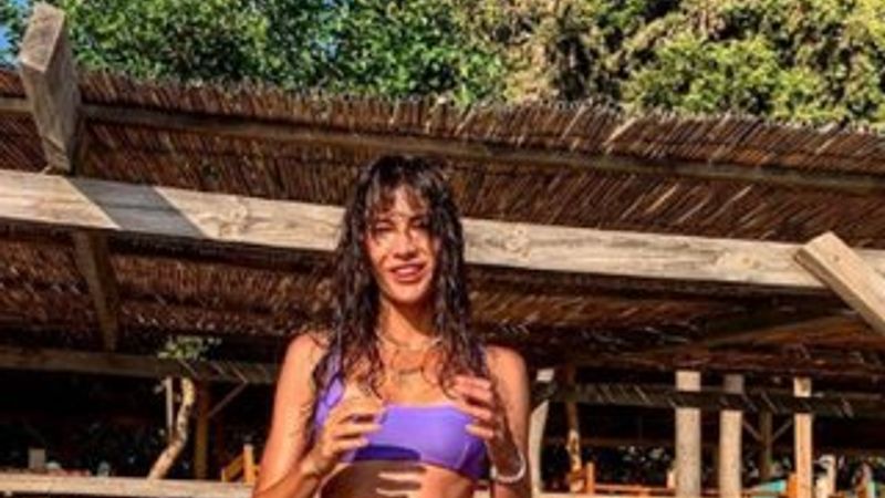 Berrak Tüzünataç annesine poz verdi