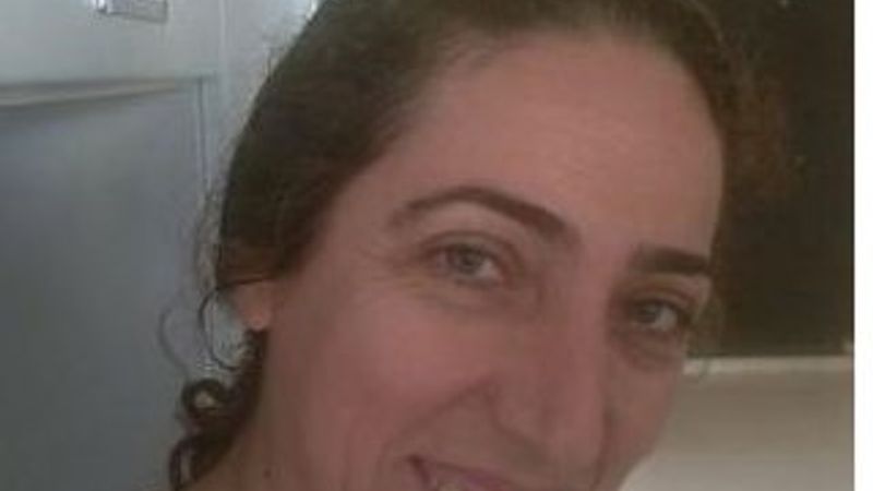 HDP'li Saliha Aydeniz Diyarbakır Büyükşehir Belediyesi önünde