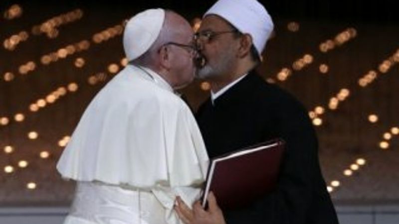 Katoliklerle Araplar arasındaki ilişki büyüyor