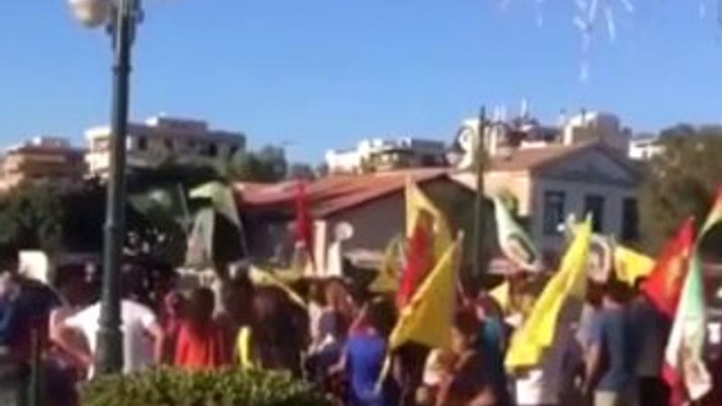 Yunanistan'da Öcalan bayraklı protesto