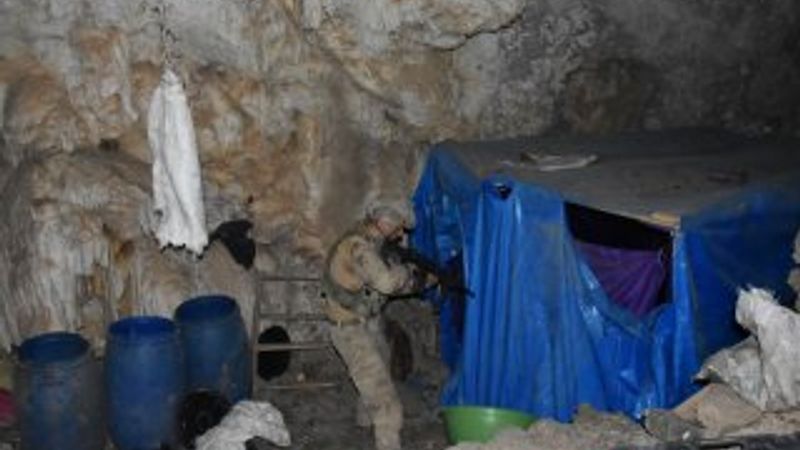 Mağarada teröristlere ait 5 ton yaşam malzemesi bulundu