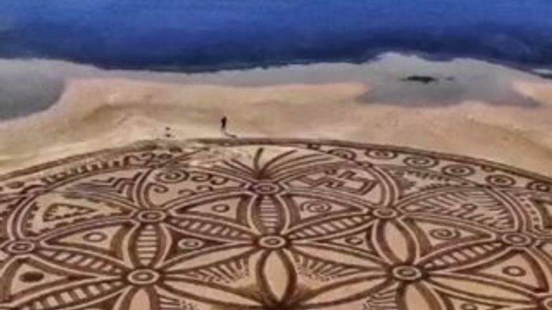 Birkaç saatlik ömrü olan sanat eserleri büyülüyor