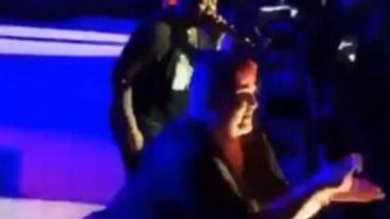 Rap şarkısını işaret diline aynı hızda tercüme etti