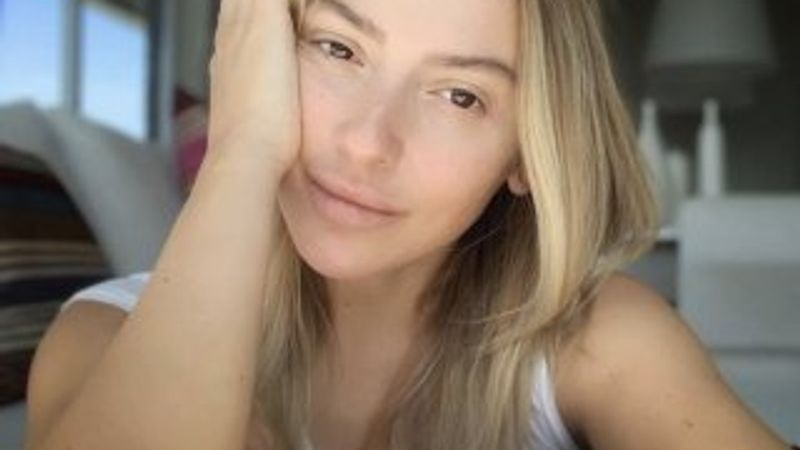 Hadise yine makyajsız fotoğraf paylaşımı yaptı