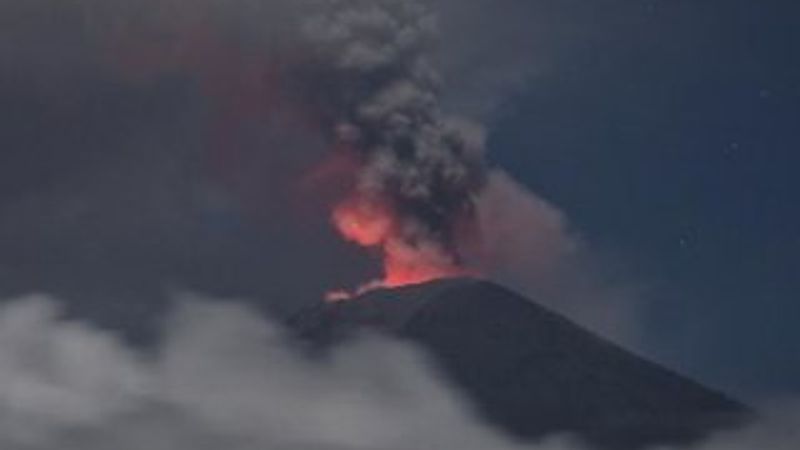 Japonya'da yanardağ patlaması