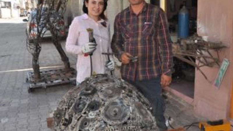 Hatay'da 800 hurda parçasından heykel yaptı