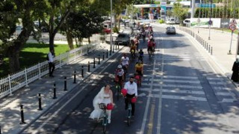 Nikaha bisikletle gidip farkındalık yarattılar