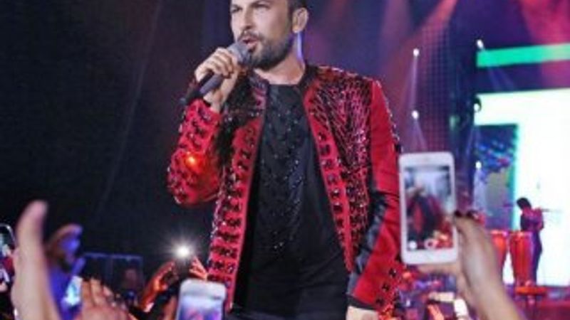 Tarkan otele yerleşiyor