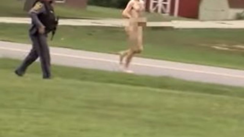 ABD'de çıplak cinayet zanlısı polise zor anlar yaşattı