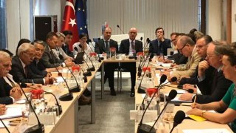 Görevden alınan HDP'lilere AB desteği