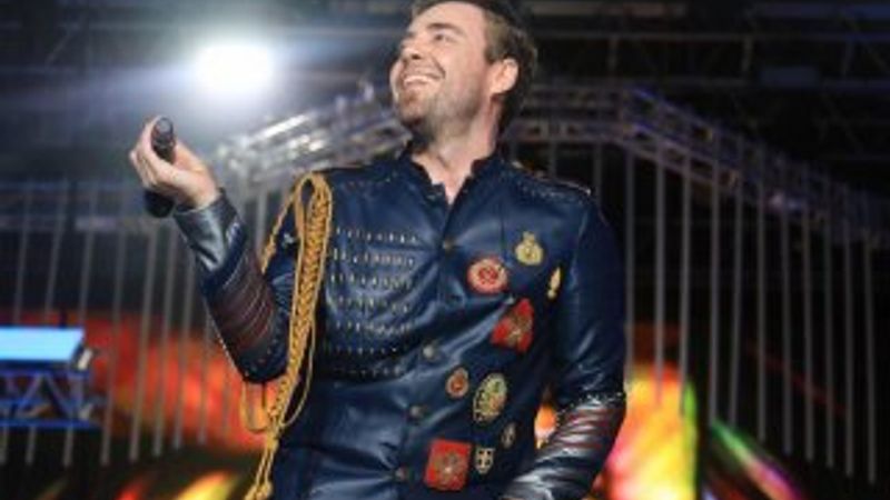 Hande Erçel sevgilisini dinlemeye gitti