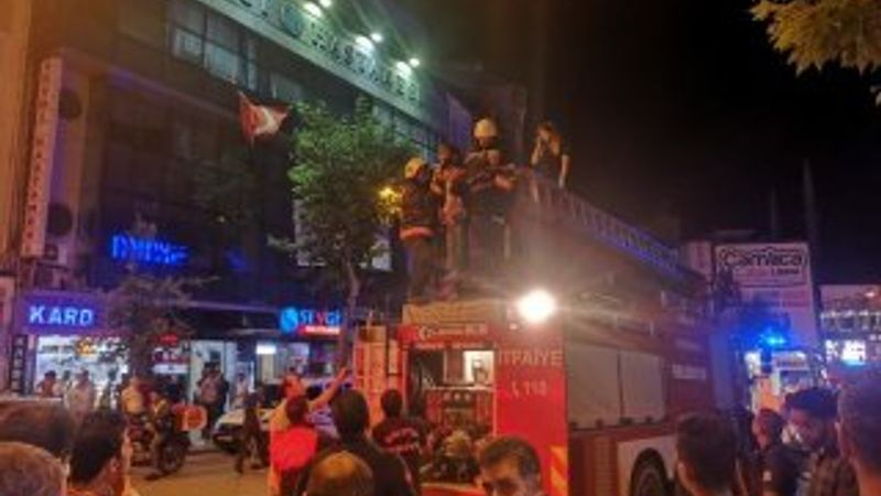 Kavgadan camdan atlayarak kaçmak isterken ayağını kırdı