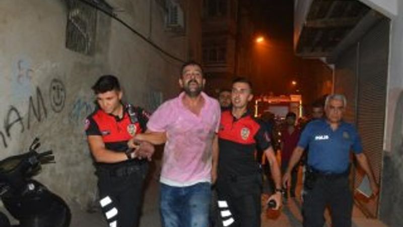 Kendisini, eski eşini ve oğlunu eve kilitledi