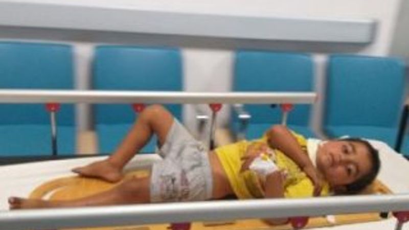 Aksaray'da kamyonet, emniyet şeridindeki minibüse çarptı