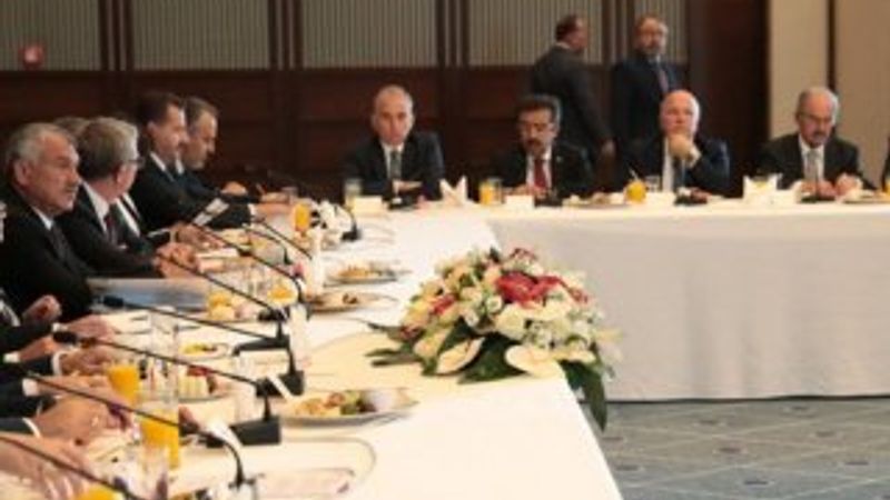 Cumhurbaşkanı Erdoğan ile İmamoğlu'nun sandalye diyaloğu