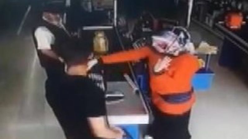 Kartal'da silahlı bir kişi market soydu