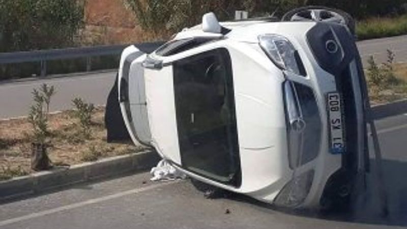 Hatay'da otomobil devrildi: 2 yaralı