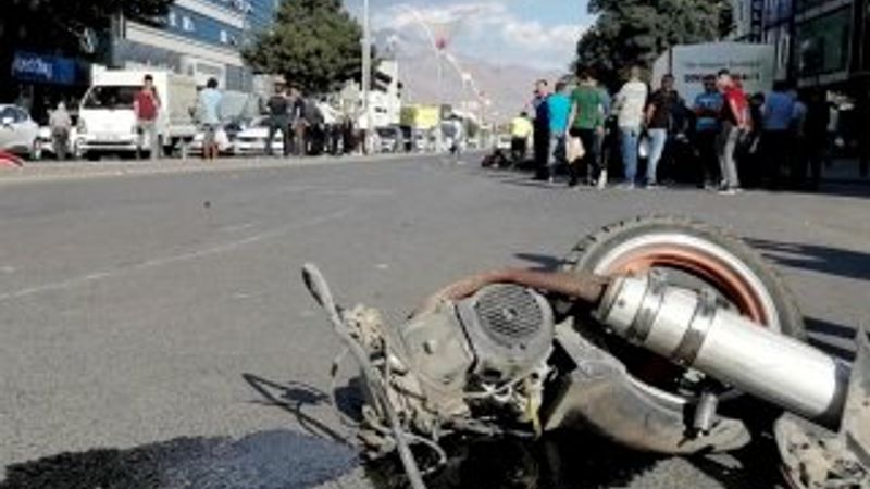Erzincan’da motosikletler çarpıştı: 1 ölü, 2 yaralı