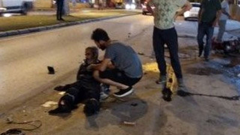 Otomobilin çarptığı motosikletin sürücüsünün ayağı koptu