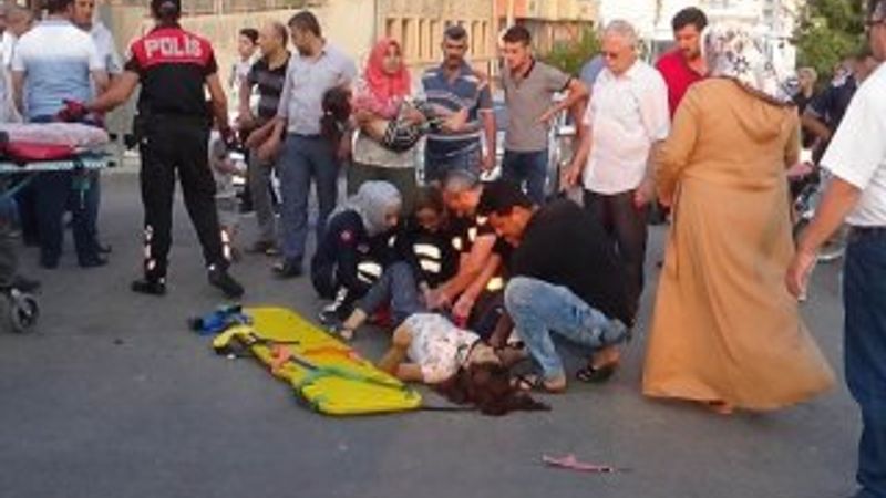 Kırmızı ışıkta geçip motosikletlere çarptı: 4 yaralı