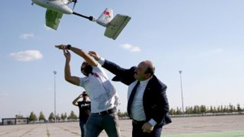 Bakan Mustafa Varank İHA uçurdu